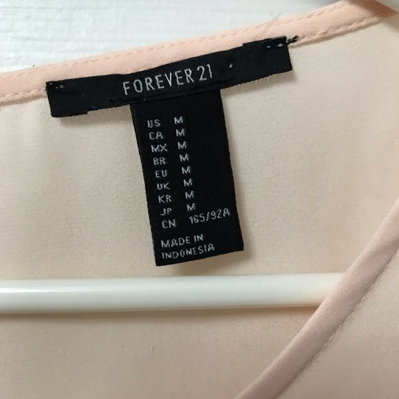 Pink butterfly sleeve crop top - Picture 2 of 2